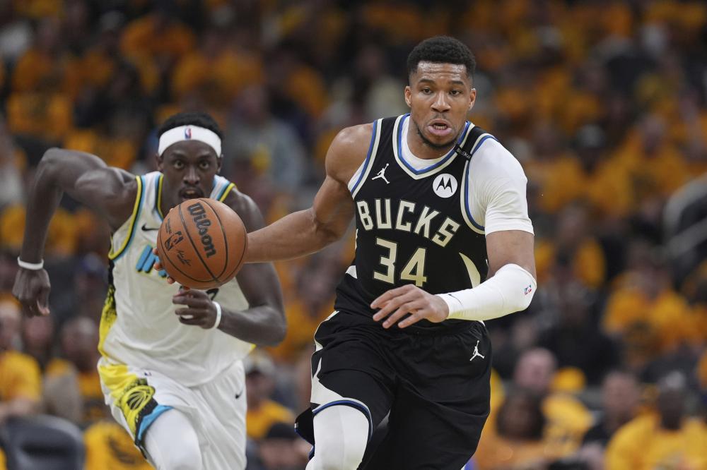 意甲第14輪AC米蘭1-3薩索洛 羅馬尼奧利破門+直接紅牌被罰下.